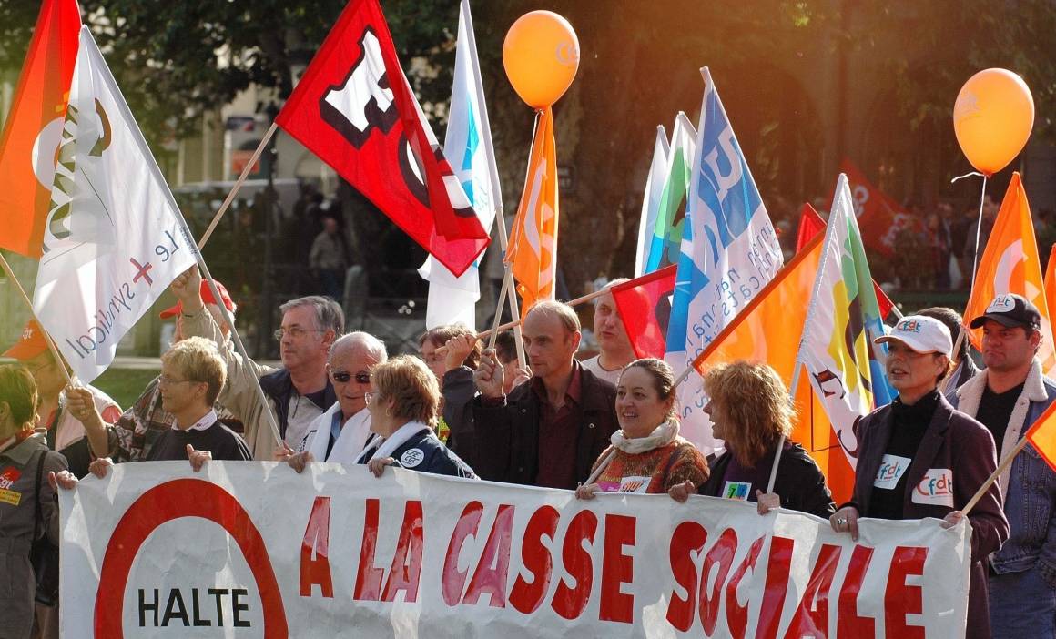 Bildet viser fagforeninger i Frankrike som demonstrerer i forbindelse med en nasjonal streik i 2005. Foto: ILO/M.Crozet.